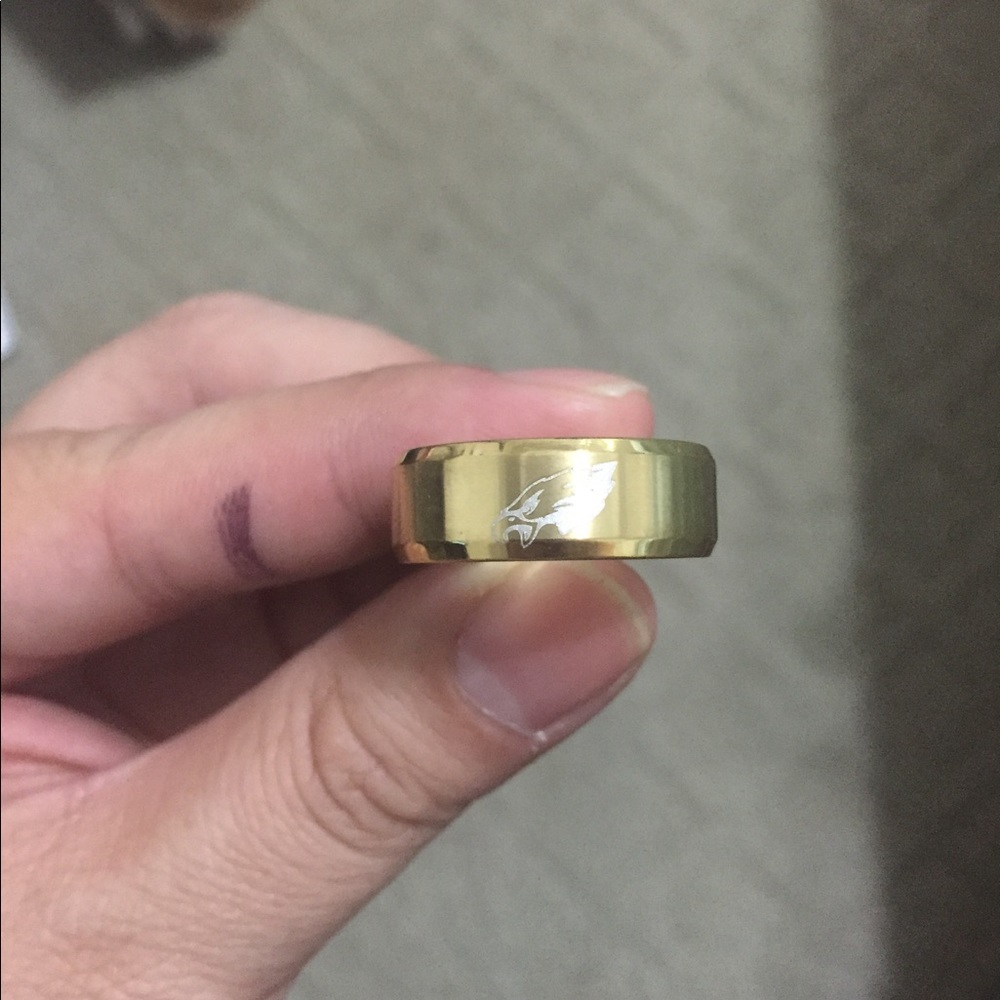 Gold Philadelphia Eagles Ring - Picture 2 of 4